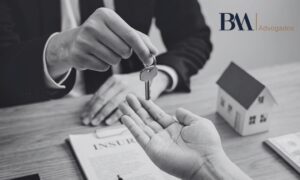 Leia mais sobre o artigo Contrato de compra e venda de imóvel: o que observar antes de assinar